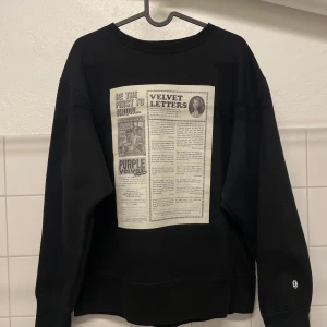 Eytys crewneck  - Skön och varm tröja från eytys nypris 1399kr. Storlek Medium. Svart färg. Snygga detaljer på ryggen. Passar mig som är 178cm.  