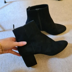 Boots - Oanvända boots i mockaimitation