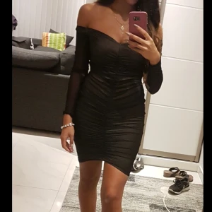 Kim kardashian inspirerad klänning - Säljer min snygga kim kardashian inspirerand klänning från nelly. Storlek xs/34. Använt 3 gånger men är i dunder skick