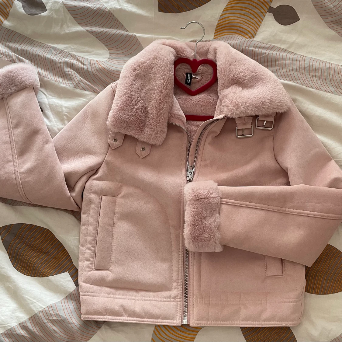 Rosa fluffig jacka  - 90