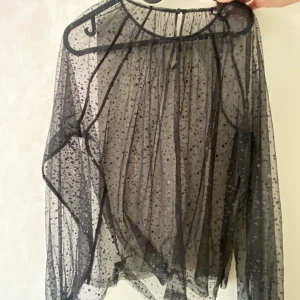 Blus - Mesh blus från Nelly, perfekt till fest. Storlek L. Köparen står för frakten 💓