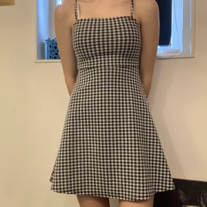 Rutig klänning - En väldigt söt rutig klänning som köptes på hm för 149kr || Använt 1 gång || Köparen står för frakt || 