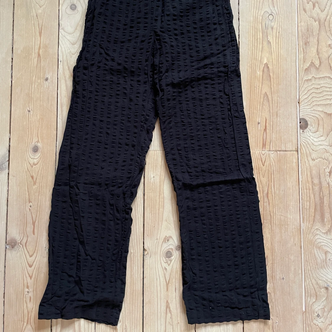 Svarta byxor Gina Tricot - 90