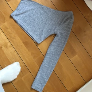 Tröja - One shoulder tröja! Från shein! Frakt tillkommer på 20kr.