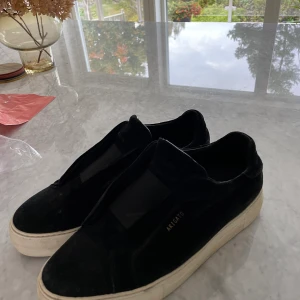 Arigato skor - Arigato skor, pris 800 men kan diskuteras vid snabb affär. Storlek 42