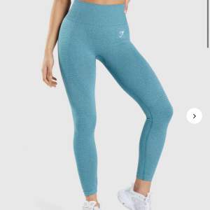 Säljer dessa fina Gymshark tights i modellen ”Vital Seamless 2.0 Leggings”. Aldrig använda! Köparen står för frakten❣️