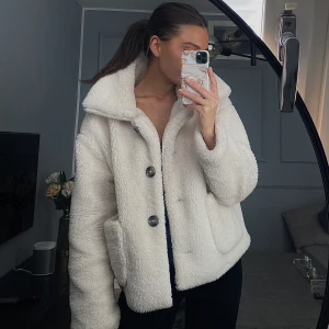 Fluffig jacka - Mysig och varm jacka i storlek 36 🐻‍❄️🫶🏼