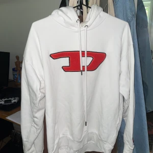 Diesel hoodie  - Fin diesel hoodie, knappt använd i storlek S. Inga fläckar eller hål.