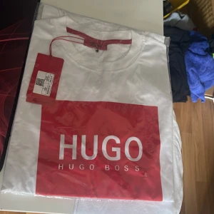 Hugo boss - Ny t shirt inte ens öppnad, ny pris 400 