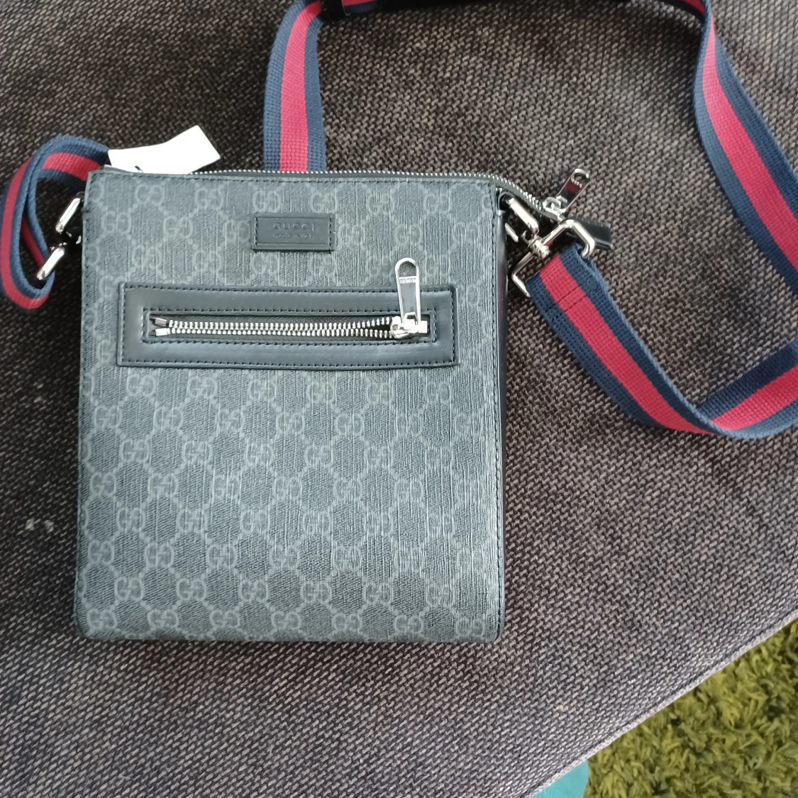En helt ny gucci väska  - 90