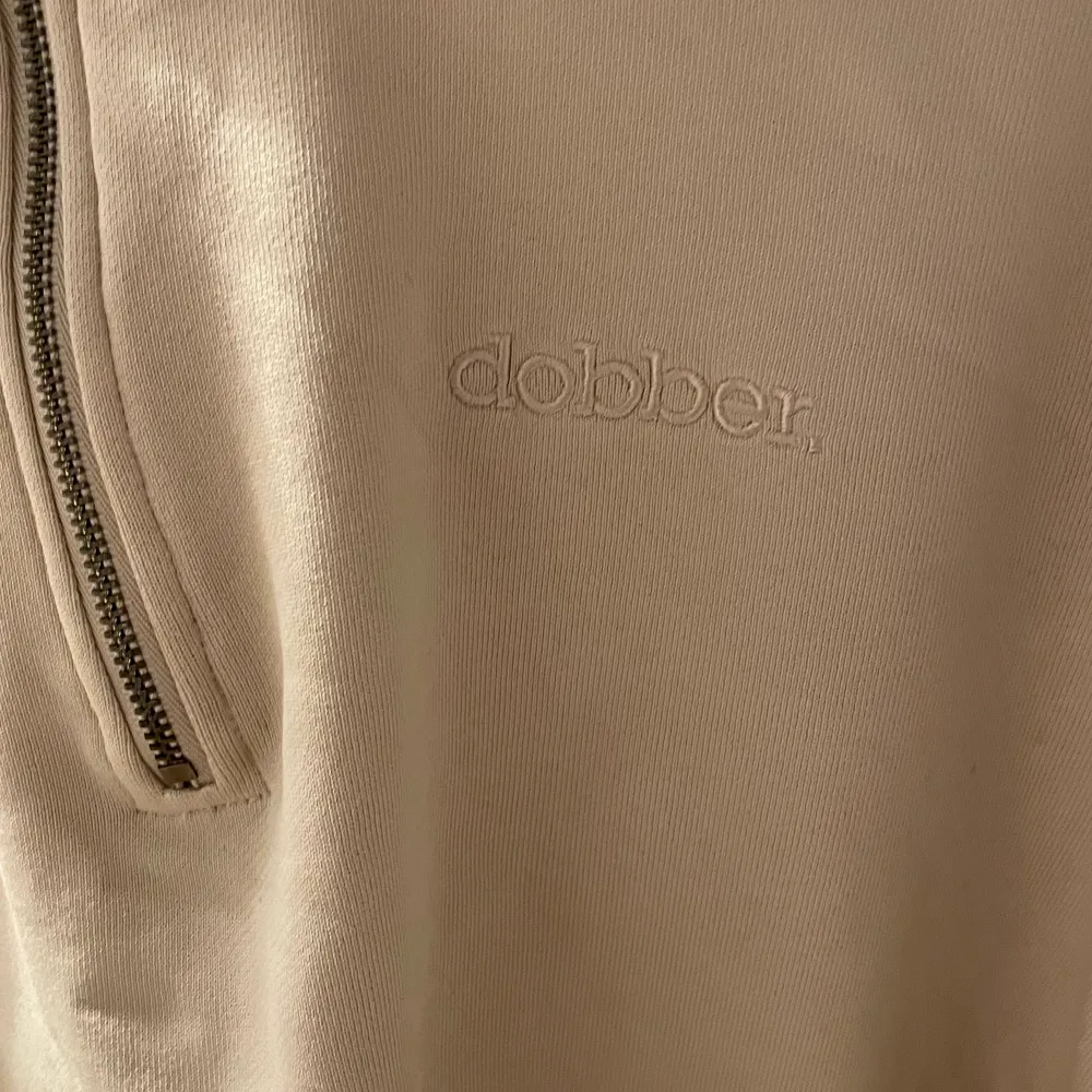 Snygg Dobber half zip tröja som funkar skit bra med allt. Köptes ny för 350kr. . Tröjor & Koftor.