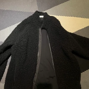 Ulljacka från weekday - Tjock ulljacka från weekday i storlek xs (sitter mer som en s) använd en gång.