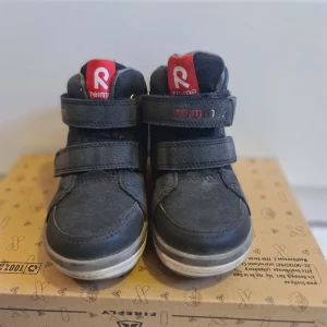 Reima autumn/winter shoes size 25 - Used but in good condition.