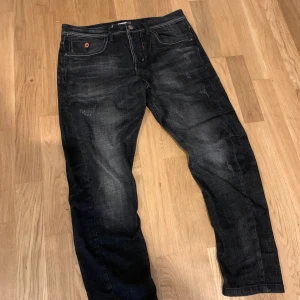 Herr jeans - Snygga herr jeans i storlek 31 250kr