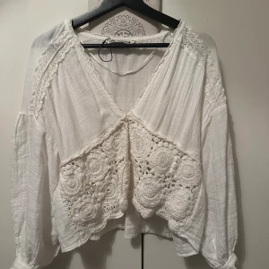 Zara blus  - Blus från zara som är näst intill aldrig använd 