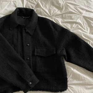 Zara jacka - Säljer denna Zara jacka 💓 Nyskick, använd 1 gång 💓 Köparen står för frakt 💓Storlek XL men passar M-XL