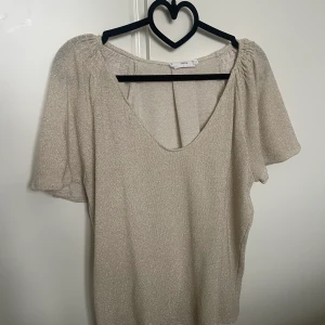 Glittrig tshirt - Glittrig fin tshirt 