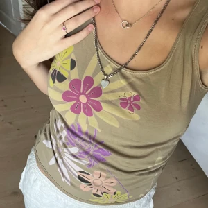 Linne hugo boss - Fett gulligt hugo boss linne jag köpte på sellpy för aldeles för mycket pengar 🥲. Stl M 