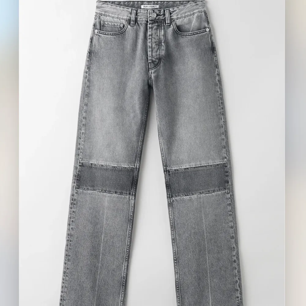 Jeans från our legacy i storlek 26, modellen extended linear cut, bara en intressekoll så kom med bud!! Kostade 2400 nya. Jeans & Byxor.