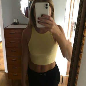 Gult linne - Ljusgult linne från Zara Aldrig använd  Storlek XS