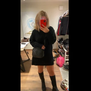 Boots - Boots stl 38 passar för en 39 med. Från din sko. Liknande dom på bilden. Använda 1 gång nypris 599kr