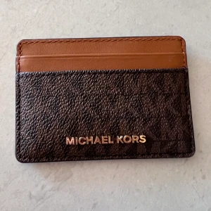 Michael kors korthållare - Köptes i Palma använd några ggr kan fraktas 