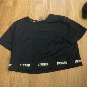 Stronger t-shirt - Stronger t-shirt i bra skick! Ligger även ute på Facebook!! Du står för frakten 