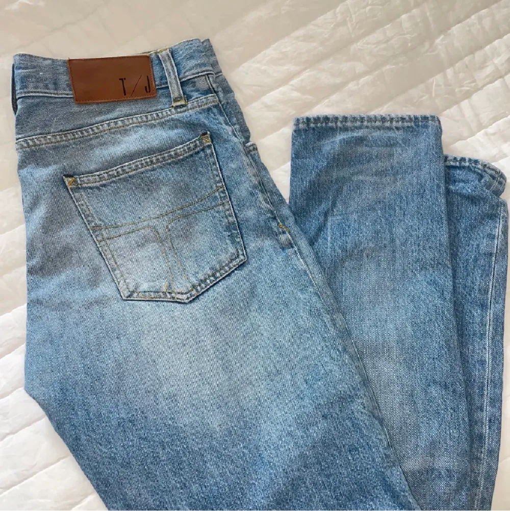 Säljer mina superfina tiger of sweden jeans som tyvärr blivit för stora i storlek 30/34. Knappt använda💕💕💕. Jeans & Byxor.