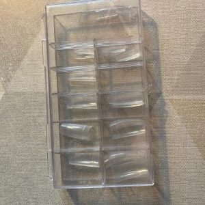 Tippar - Här av vi olika tippat allt från priset 20-30kr för varje ask dom vita är från normal å dom andra från fyndiq dom säljs inte för original pris som e rint 180kr för dessa e öppna å vissa är använda 