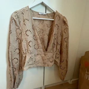 Topp från NAKD - En superfin topp/blus från NAKD, aldrig använd! Ordinarie pris 279kr