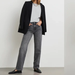  Jeans - Säljer mina jeans som jag har använt bara 2 gånger pga dem är för stora på mig, dem är från Gina köpte dem för 599kr  Pris kan diskuteras 