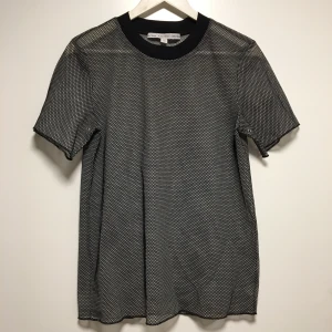 Nät t-shirt - Nät t-shirt storlek 38/M. Aldrig använd av mig mig. 