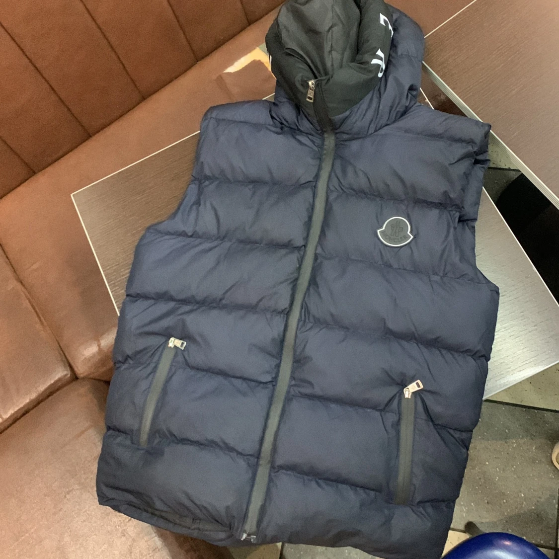 Moncler väst storlek M