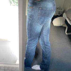 Lågmidjade jeans från tiger of sweden 