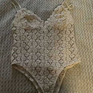 Body i str M - Nästan oanvända två för 100