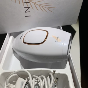 Ingen storlek - Oanvänd❌ Helt ny, Få bort ditt oönskade hår och stoppa all hårväxt. Kontakta mig för mer info! 