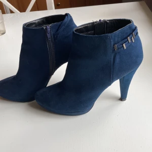 Klackskor - Storlek 41, använda ett fåtal gånger och i fint begagnat skick. 