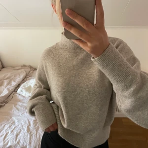 Beige otherstories tröja! - Andotherstories, stickad tröja!