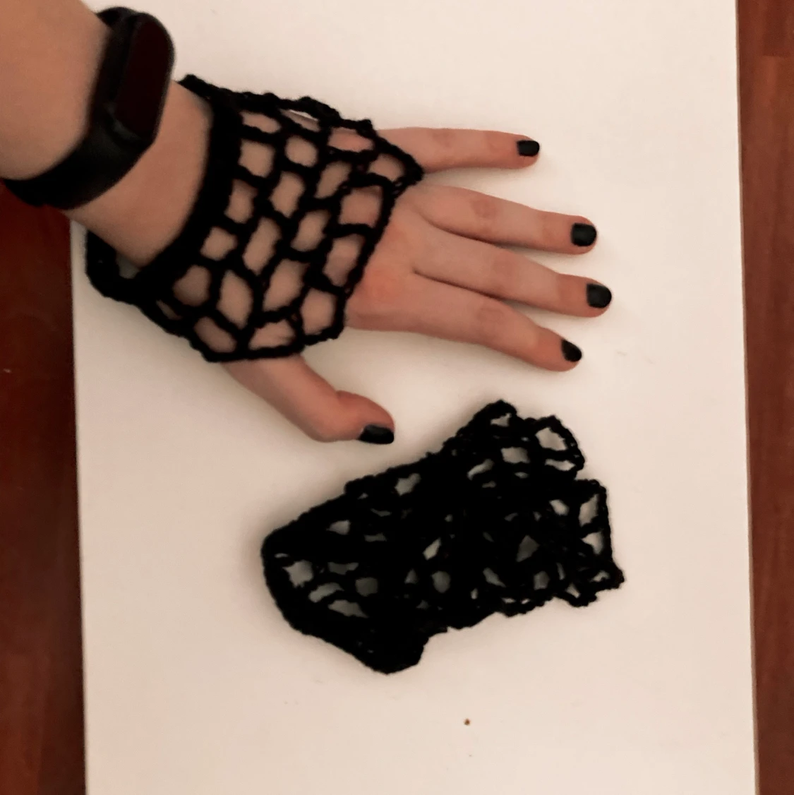 Fishnet mittens