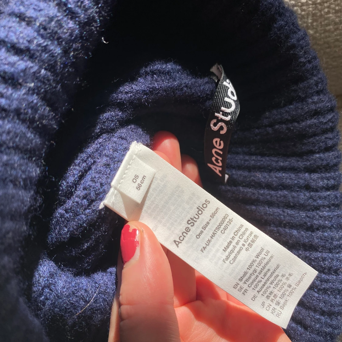 Acne Mössa i marinblått  - 91