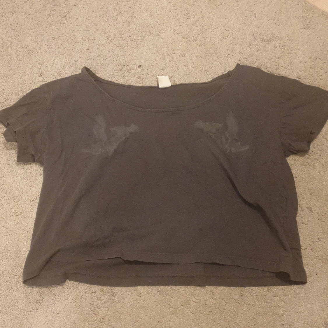 Grå top med fågeltryck från Vila Clothes storlek M