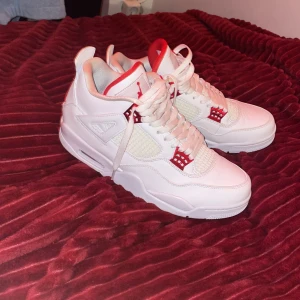 Jordan 4 Metallic Red - Jordan 4 Metallic Red  Size EU 43 No OG Sparsamt använda