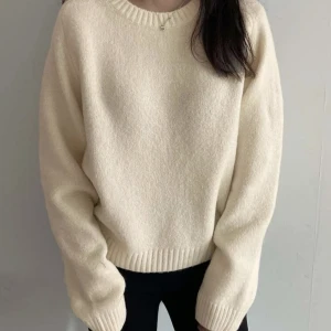 Stickad tröja - Använd en gång! sitter perfekt och lite baggy på mig som är 164 skönt material 