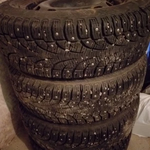 Vinterdäck  - Pirelli vinterdäck 195/65 R15 som nya