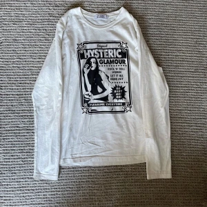 hysteric glamour - finaste hysteric tröjan, säljar i nöd av pengar lol. kolla bilderna noga gällande kondition! strlk M men kanske mer åt S hållet. följ myzterik på insta för feta pieces.  