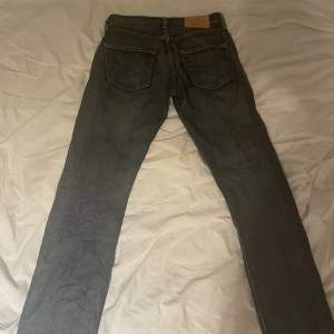 vintage Levis 501s jeans i mörkblå tvätt. 100kr+frakt💓