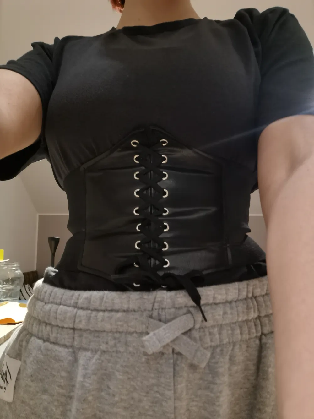 svart enkel corset med kardborreband. Övrigt.
