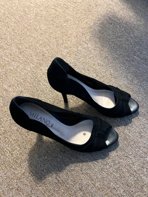 Skor - Klassiskt och fint  Priset ni bestämmer 