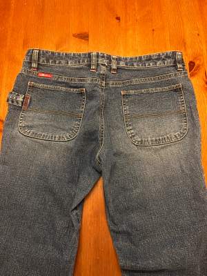 Ett par super coola jeans från Unionbay. Använt ett par fåtal gånger. Super snyggt utsvängda nedertill.  200kr + frakt