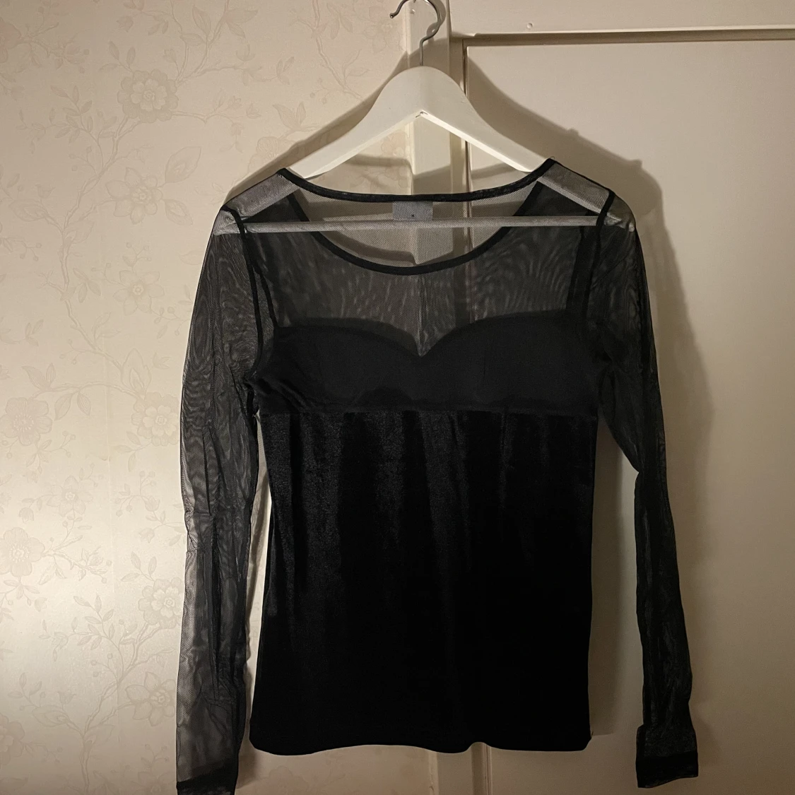 Fest topp i mesh och sammet  - 90